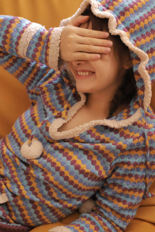 女生内裤有白色黏黏的是什么